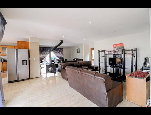 4 BEDROOM HOUSE FOR SALE IN KENSINGTON